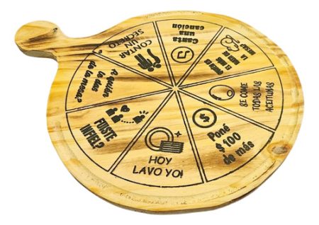 PIZZERA DE MADERA GRABADA CON MANGO